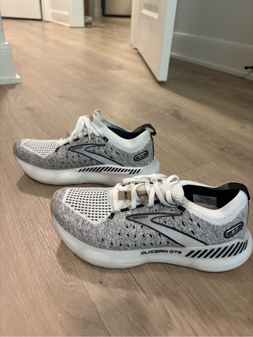 Brooks White and Gray Women’s Athletic Running Shoes - Picture 2 of 4